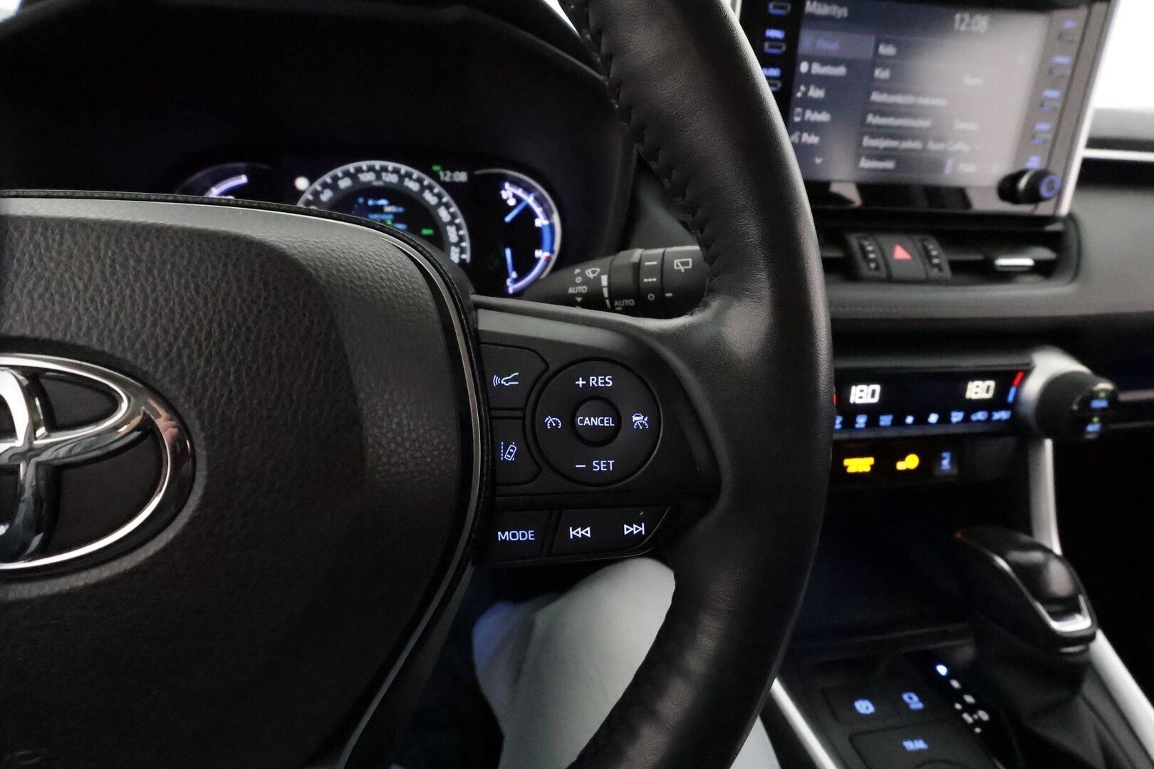 TOYOTA RAV4 2021 Hybrid 2,5 AWD-i Premium **Adapt.vakkari / Muistipenkki / P.kamera / LED / KeylessGo / Ratinlämmitin / Nahat / Koukku** - 3,99 % KORKOTARJOUS TÄHÄN AUTOON - Kahdet renkaat aluvanteilla / Merkkihuollettu