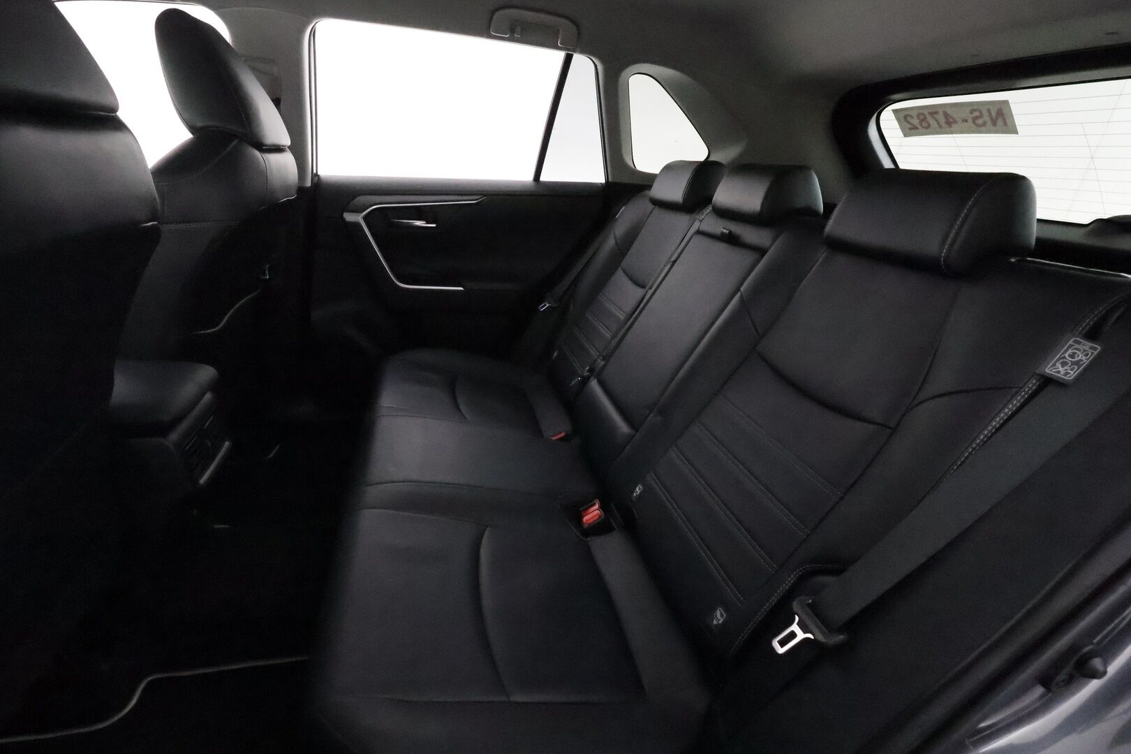TOYOTA RAV4 2021 Hybrid 2,5 AWD-i Premium **Adapt.vakkari / Muistipenkki / P.kamera / LED / KeylessGo / Ratinlämmitin / Nahat / Koukku** - 3,99 % KORKOTARJOUS TÄHÄN AUTOON - Kahdet renkaat aluvanteilla / Merkkihuollettu