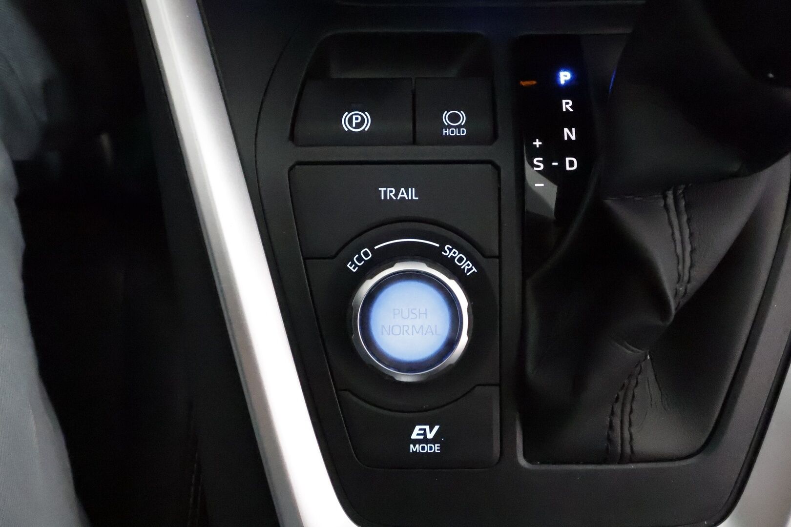 TOYOTA RAV4 2021 Hybrid 2,5 AWD-i Premium **Adapt.vakkari / Muistipenkki / P.kamera / LED / KeylessGo / Ratinlämmitin / Nahat / Koukku** - 3,99 % KORKOTARJOUS TÄHÄN AUTOON - Kahdet renkaat aluvanteilla / Merkkihuollettu