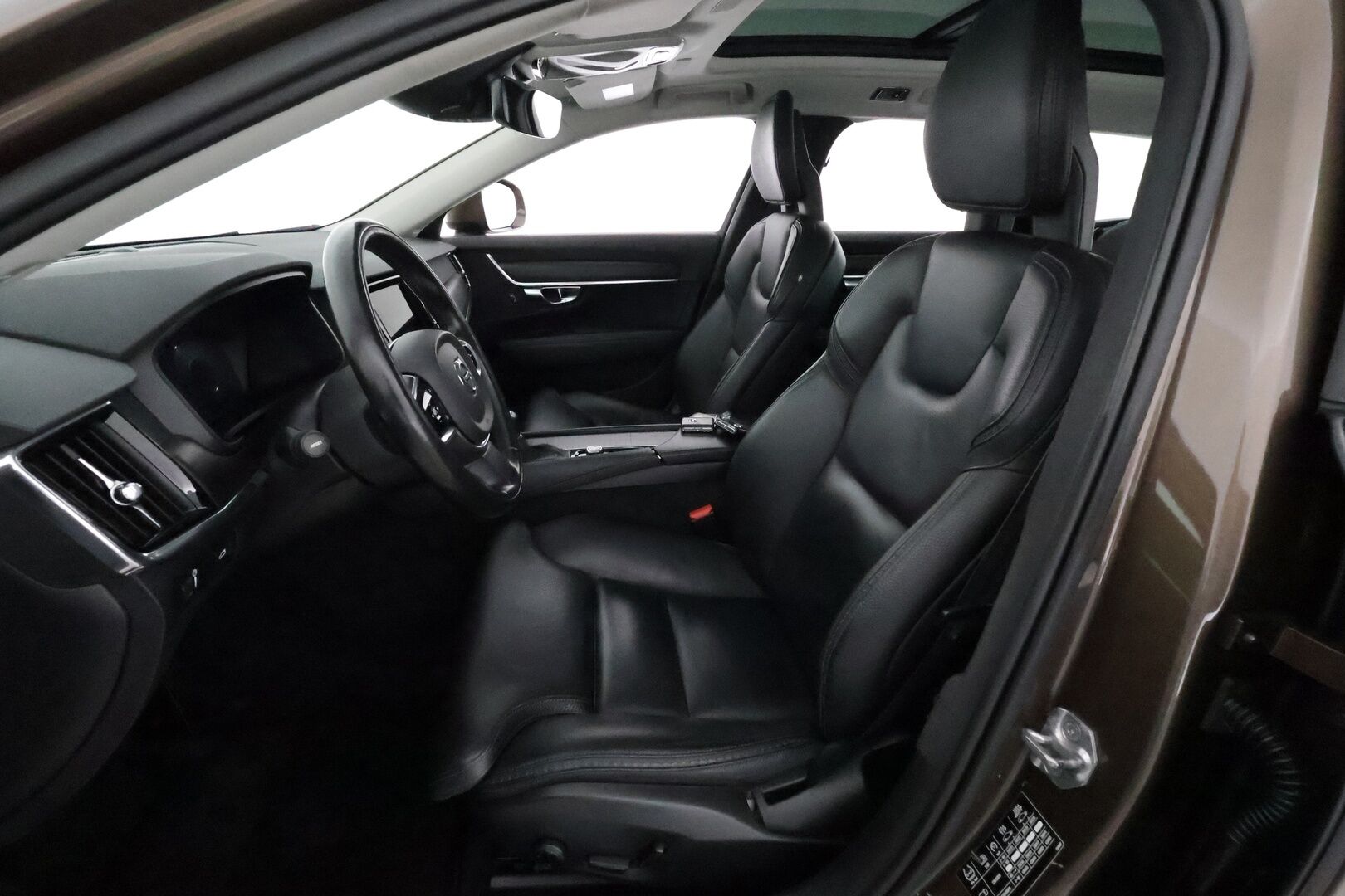 Volvo V90 CROSS COUNTRY 2017 D5 AWD Inscription Pro **Panorama / HUD / Adapt.vakkari / Koukku / Muistipenkki / Sporttinahat / P.kamera / KeylessGo** - 3,99 % KORKOTARJOUS TÄHÄN AUTOON - Webasto / Merkkihuollettu / Kahdet renkaat aluvanteilla / Digimittaristo / Park-in ja Park-out toiminto / Full LED
