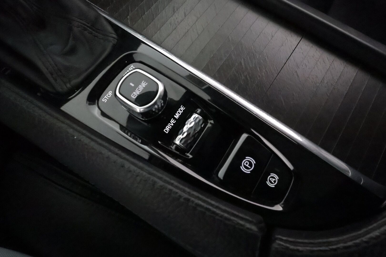 Volvo V90 CROSS COUNTRY 2017 D5 AWD Inscription Pro **Panorama / HUD / Adapt.vakkari / Koukku / Muistipenkki / Sporttinahat / P.kamera / KeylessGo** - 3,99 % KORKOTARJOUS TÄHÄN AUTOON - Webasto / Merkkihuollettu / Kahdet renkaat aluvanteilla / Digimittaristo / Park-in ja Park-out toiminto / Full LED