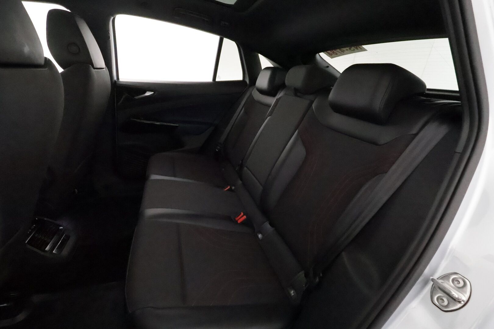 VOLKSWAGEN ID.5 2022 GTX Dual Motor AWD 77kWh *Lasikatto / ILP / Koukku / Acc / Matrix-LED / Kamera / Navi* - 3,99 % KORKOTARJOUS TÄHÄN AUTOON - Merkkihuollettu / Kahdet Renkaat & Vanteet / Alv / Seuraava huolto 9/2026
