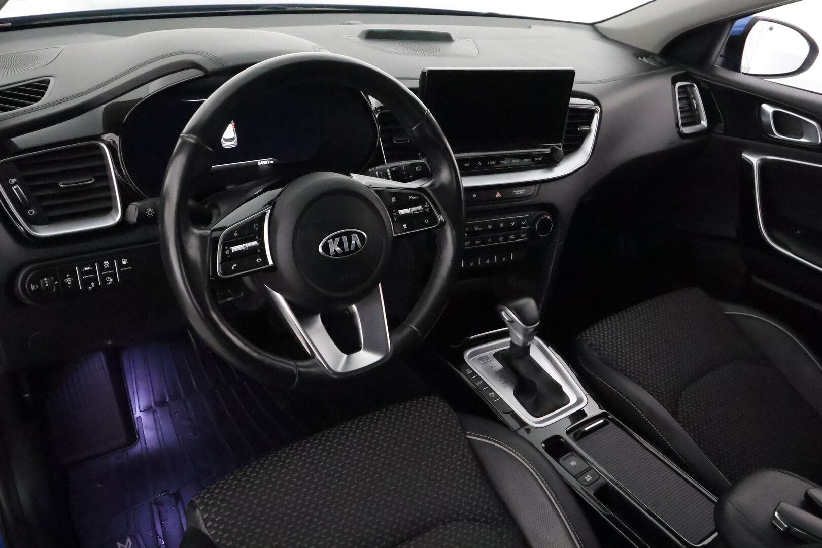 KIA XCEED 2021 1,6 GDI Plug-In Hybrid Business Premium DCT **Adapt.vakkari / P.kamera / Digimittaristo / Ratinlämmitin / LED** - Kahdet renkaat aluvanteilla 
