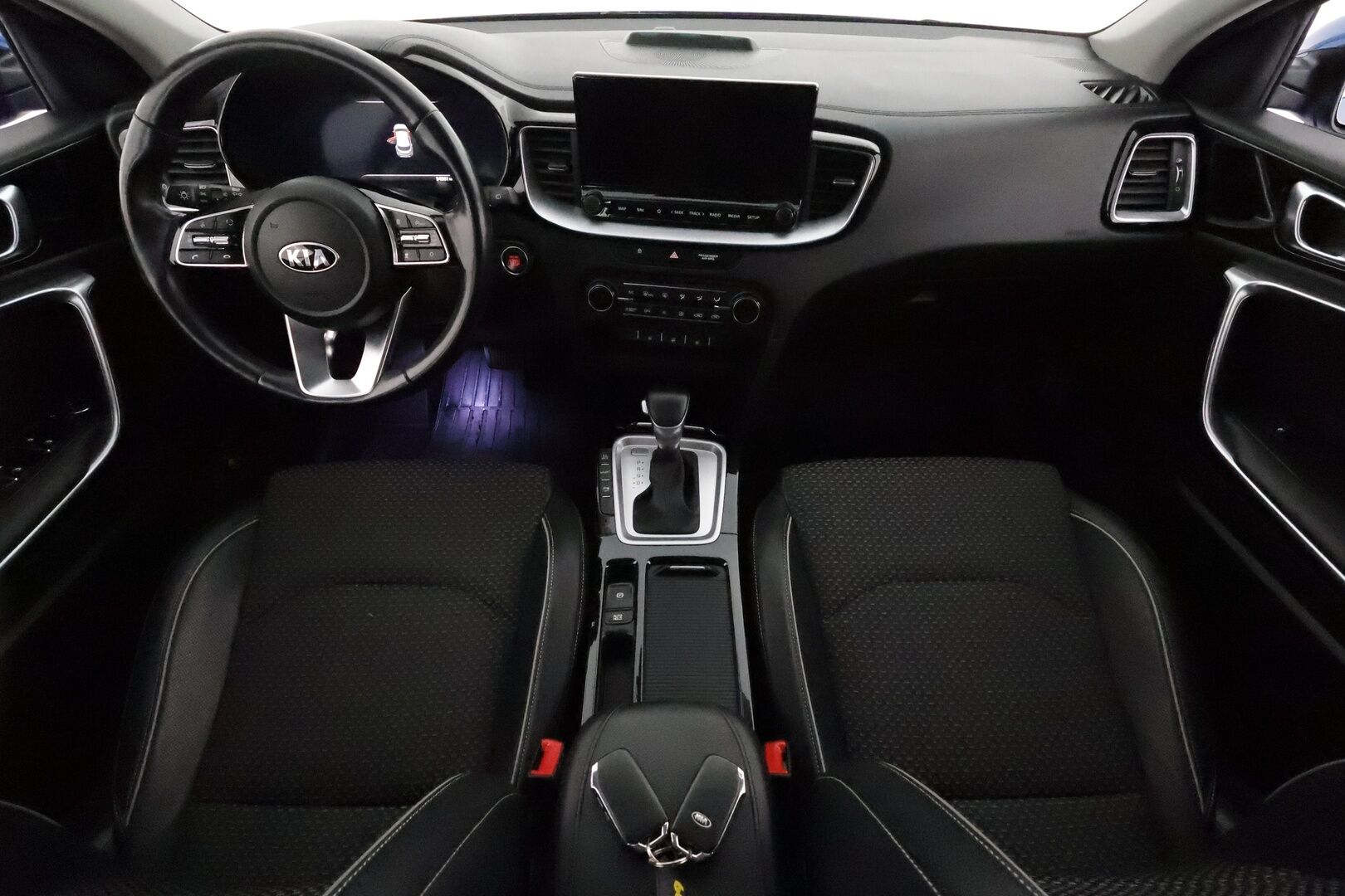 KIA XCEED 2021 1,6 GDI Plug-In Hybrid Business Premium DCT **Adapt.vakkari / P.kamera / Digimittaristo / Ratinlämmitin / LED** - Kahdet renkaat aluvanteilla 