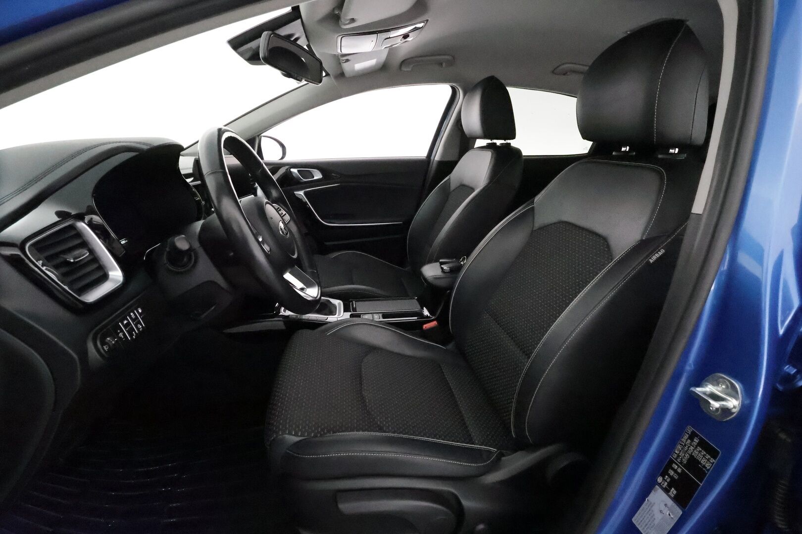 KIA XCEED 2021 1,6 GDI Plug-In Hybrid Business Premium DCT **Adapt.vakkari / P.kamera / Digimittaristo / Ratinlämmitin / LED** - Kahdet renkaat aluvanteilla 