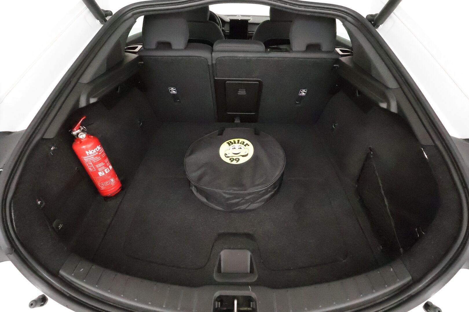 POLESTAR 2 2022 Long Range Dual Motor **Lämpöpumppu / Adapt.vakkari / H&K / Pilot&Plus / Muistipenkki / Pixel LED / Lasikatto / Koukku** - Kahdet renkaat aluvanteilla / Merkkihuollettu