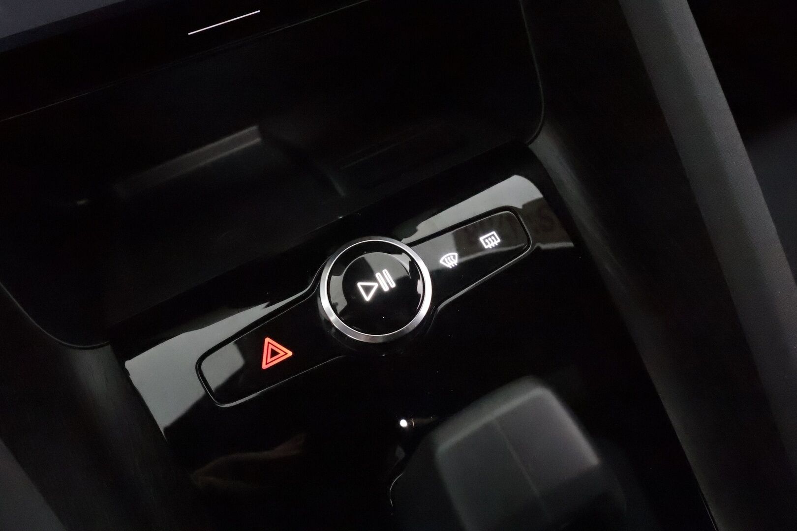 POLESTAR 2 2022 Long Range Dual Motor **Lämpöpumppu / Adapt.vakkari / H&K / Pilot&Plus / Muistipenkki / Pixel LED / Lasikatto / Koukku** - Kahdet renkaat aluvanteilla / Merkkihuollettu