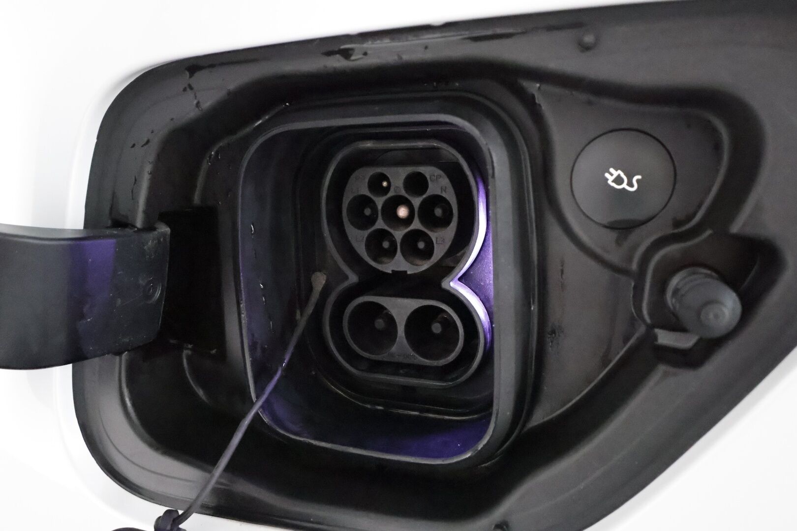 POLESTAR 2 2022 Long Range Dual Motor **Lämpöpumppu / Adapt.vakkari / H&K / Pilot&Plus / Muistipenkki / Pixel LED / Lasikatto / Koukku** - Kahdet renkaat aluvanteilla / Merkkihuollettu
