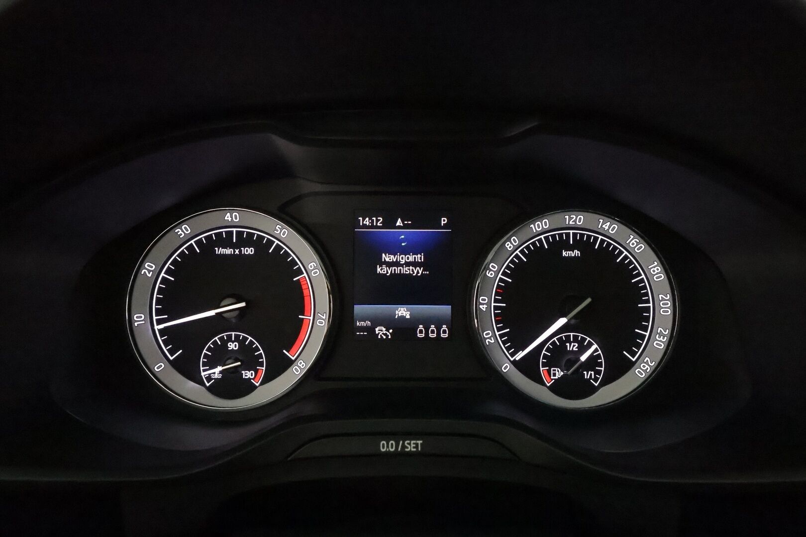 SKODA KODIAQ 2020 2.0 TSI 4x4 BusinessLine *Webasto / Koukku / Canton / ACC / LED-valot / P.kamera / Navi / Keyless* - 3,99 % KORKOTARJOUS TÄHÄN AUTOON - Merkkihuollettu / Kahdet renkaat alumiinivanteilla