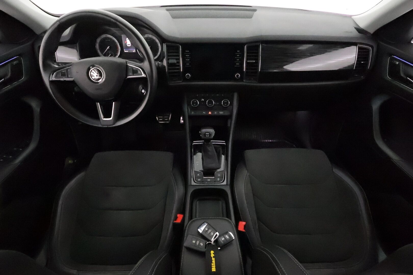 SKODA KODIAQ 2020 2.0 TSI 4x4 BusinessLine *Webasto / Koukku / Canton / ACC / LED-valot / P.kamera / Navi / Keyless* - 3,99 % KORKOTARJOUS TÄHÄN AUTOON - Merkkihuollettu / Kahdet renkaat alumiinivanteilla