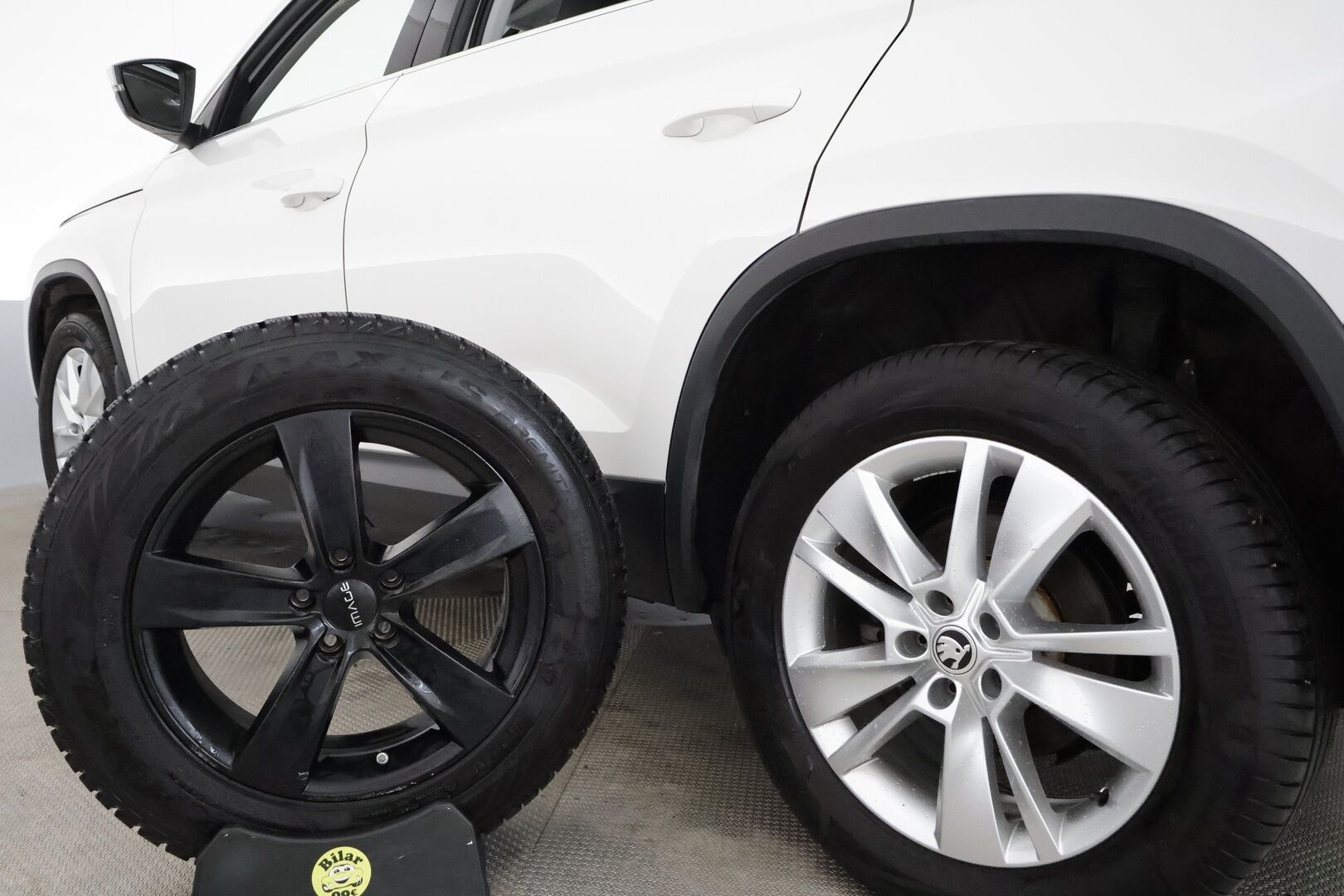 SKODA KODIAQ 2020 2.0 TSI 4x4 BusinessLine *Webasto / Koukku / Canton / ACC / LED-valot / P.kamera / Navi / Keyless* - 3,99 % KORKOTARJOUS TÄHÄN AUTOON - Merkkihuollettu / Kahdet renkaat alumiinivanteilla