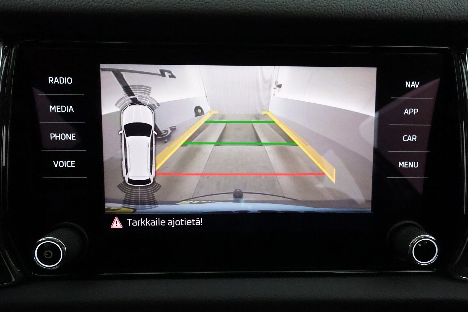 SKODA KODIAQ 2020 2.0 TSI 4x4 BusinessLine *Webasto / Koukku / Canton / ACC / LED-valot / P.kamera / Navi / Keyless* - 3,99 % KORKOTARJOUS TÄHÄN AUTOON - Merkkihuollettu / Kahdet renkaat alumiinivanteilla