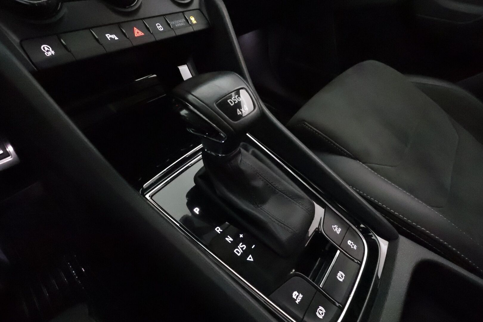 SKODA KODIAQ 2020 2.0 TSI 4x4 BusinessLine *Webasto / Koukku / Canton / ACC / LED-valot / P.kamera / Navi / Keyless* - 3,99 % KORKOTARJOUS TÄHÄN AUTOON - Merkkihuollettu / Kahdet renkaat alumiinivanteilla