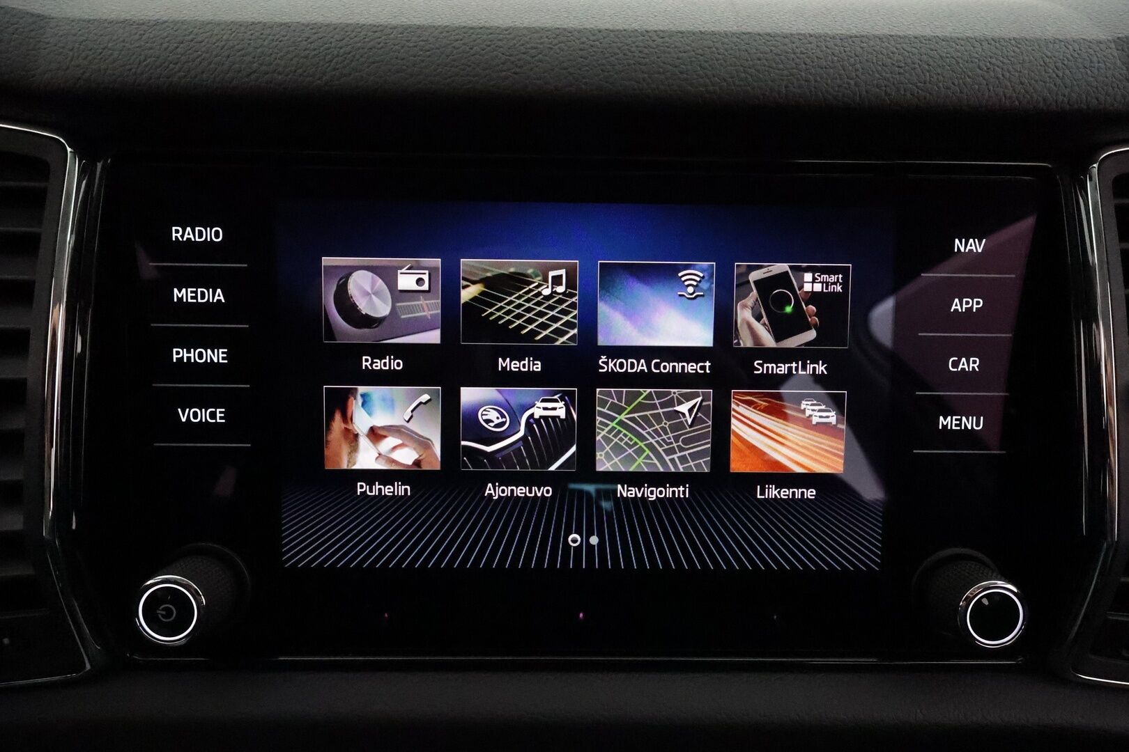 SKODA KODIAQ 2020 2.0 TSI 4x4 BusinessLine *Webasto / Koukku / Canton / ACC / LED-valot / P.kamera / Navi / Keyless* - 3,99 % KORKOTARJOUS TÄHÄN AUTOON - Merkkihuollettu / Kahdet renkaat alumiinivanteilla