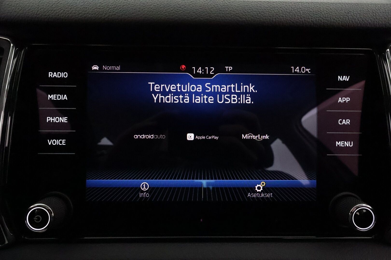 SKODA KODIAQ 2020 2.0 TSI 4x4 BusinessLine *Webasto / Koukku / Canton / ACC / LED-valot / P.kamera / Navi / Keyless* - 3,99 % KORKOTARJOUS TÄHÄN AUTOON - Merkkihuollettu / Kahdet renkaat alumiinivanteilla
