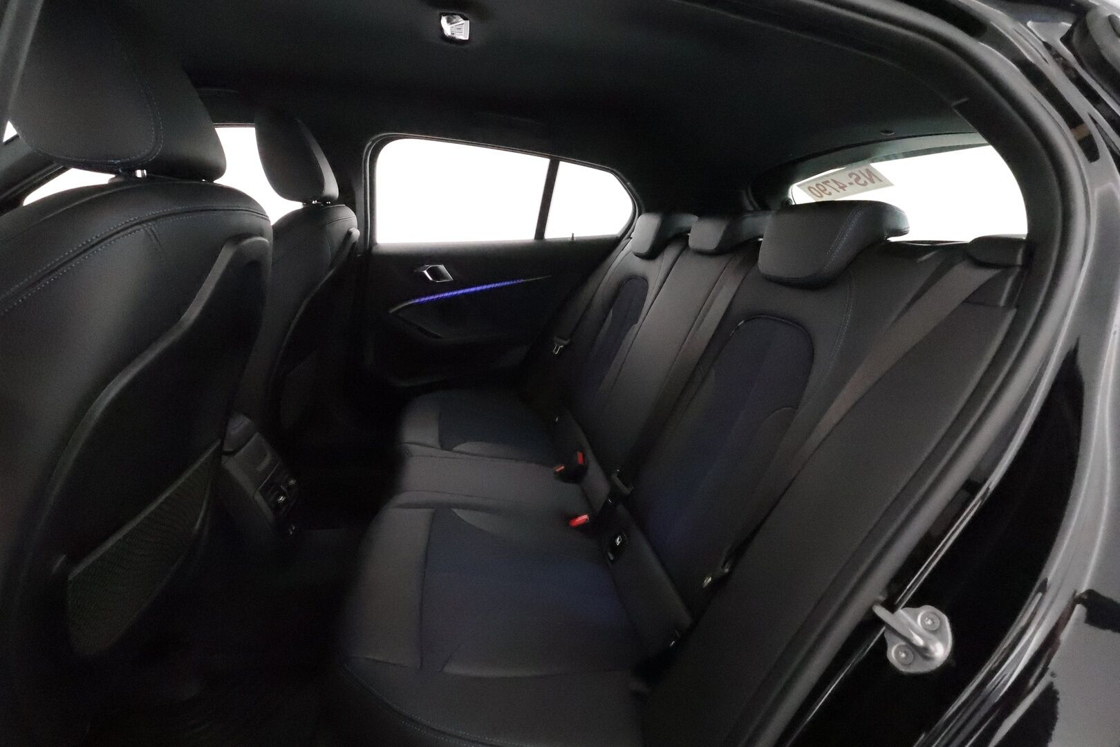 BMW 118 2020 F40 Hatchback 118i A Business M-Sport **LED-valot / Sporttipenkit / HiFi / P.Tutkat / Navi / Kaistavahti** - Digimittaristo / CarPlay / 2x vanteet