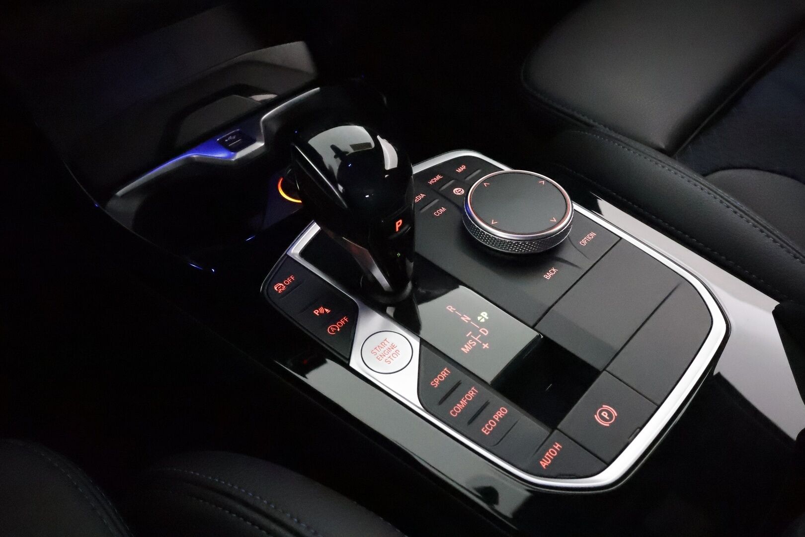 BMW 118 2020 F40 Hatchback 118i A Business M-Sport **LED-valot / Sporttipenkit / HiFi / P.Tutkat / Navi / Kaistavahti** - Digimittaristo / CarPlay / 2x vanteet