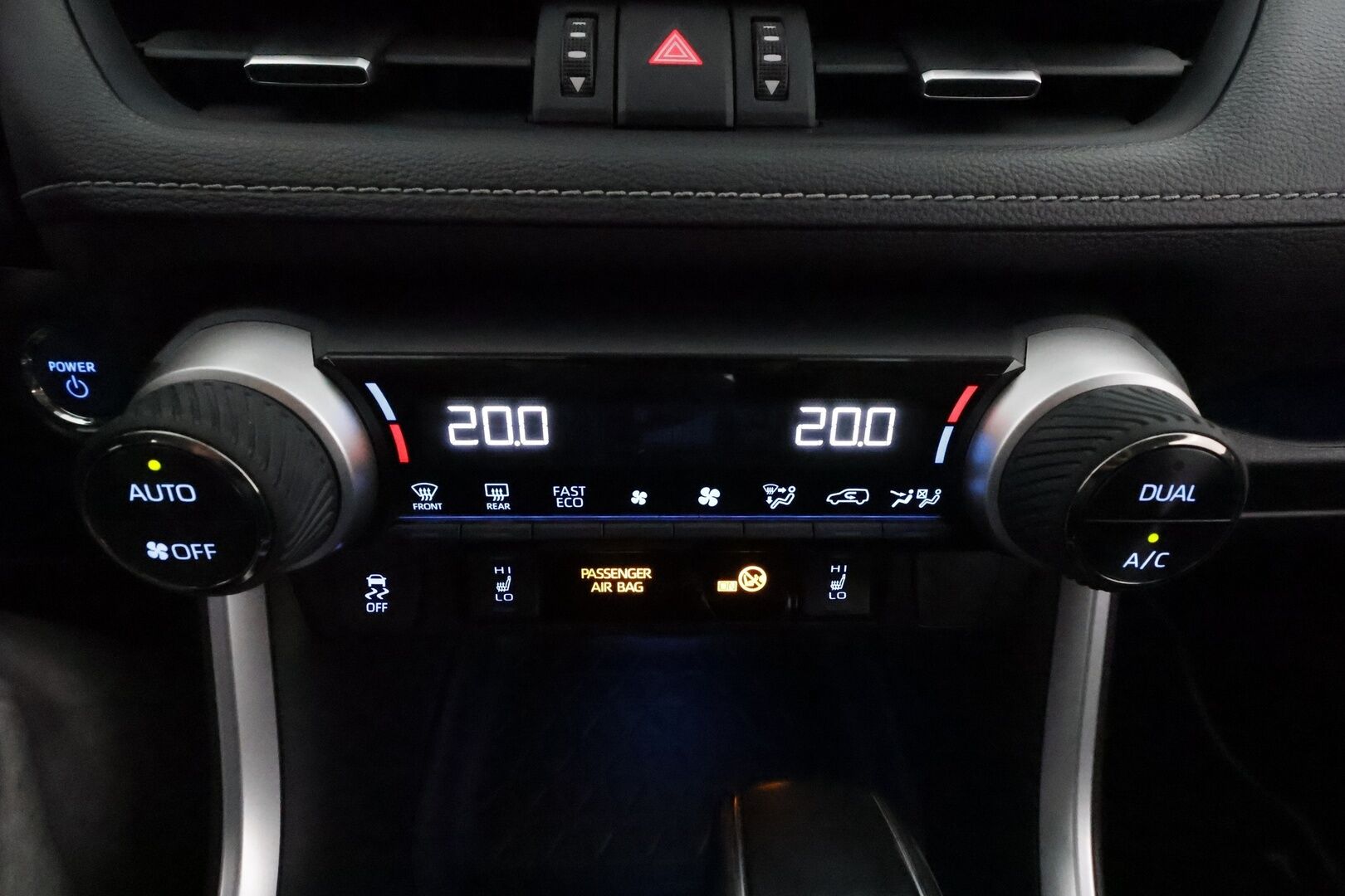 TOYOTA RAV4 2021 Hybrid 2,5 AWD-i Premium **Adapt.vakkari / Koukku / P.kamera / KeylessGo / Ratinlämmitin / Muistipenkki** - Nahkapenkit / Kahdet renkaat aluvanteilla