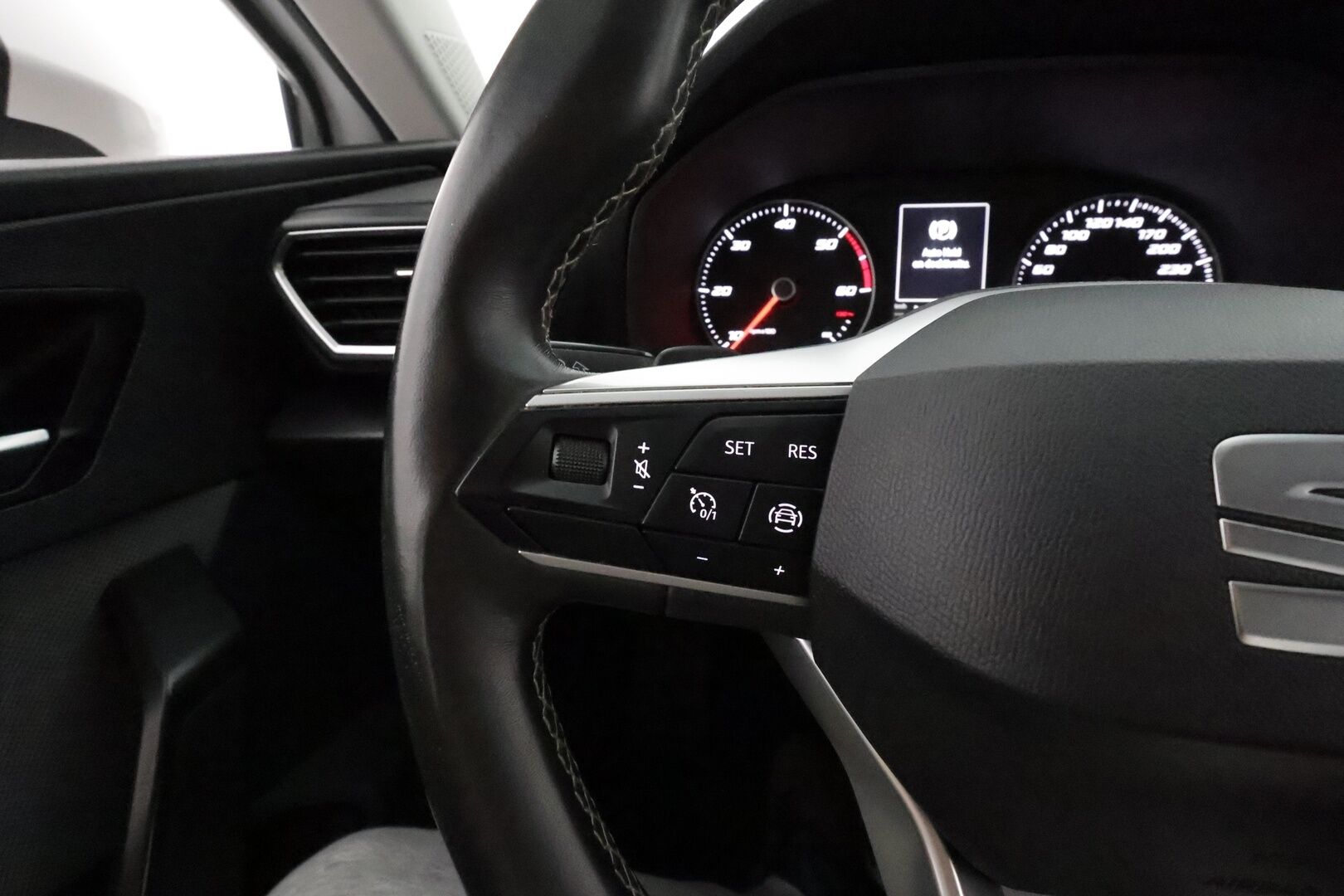 SEAT LEON SPORTSTOURER 2022 2.0TDI 4Drive DSG 150hv **LED-valot / P.kamera / Sisätilanlämmitin / Kaistavahti / Apple&Android**