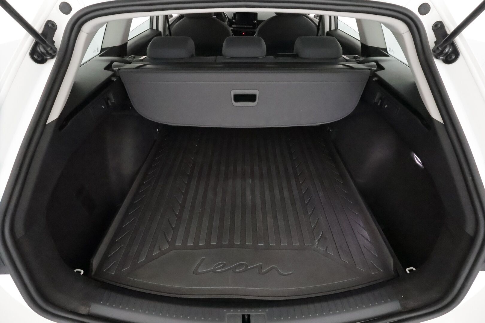 SEAT LEON SPORTSTOURER 2022 2.0TDI 4Drive DSG 150hv **LED-valot / P.kamera / Sisätilanlämmitin / Kaistavahti / Apple&Android**