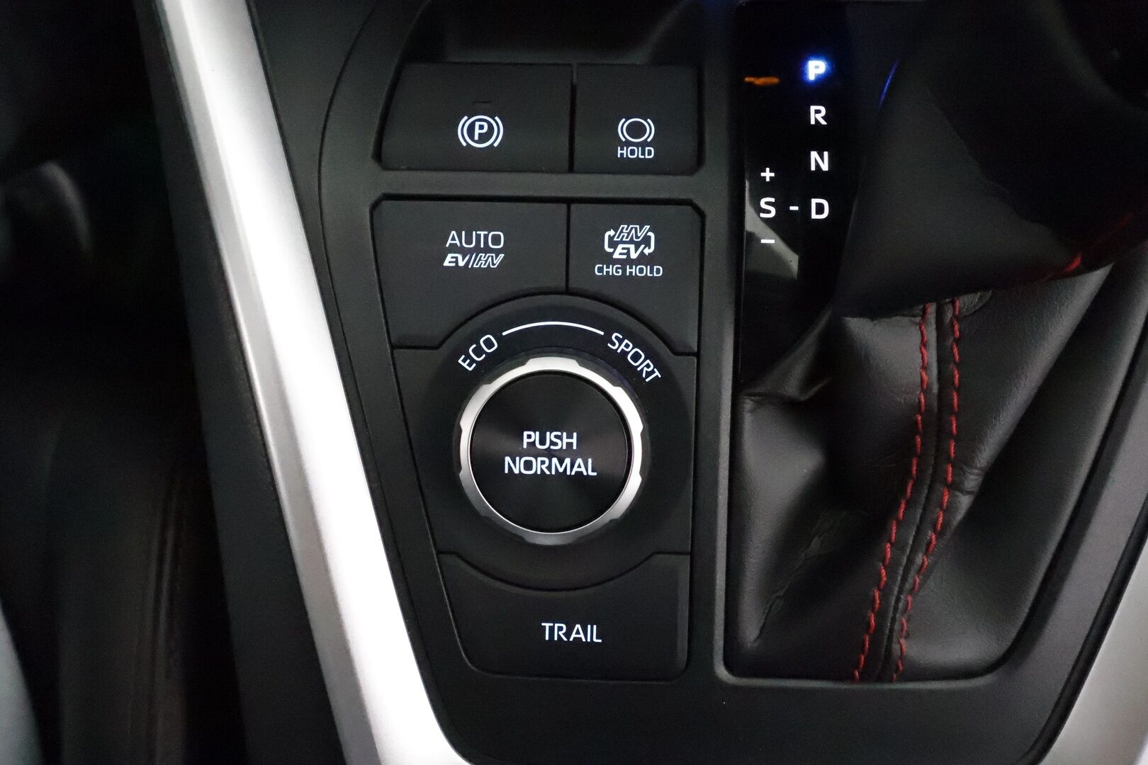 TOYOTA RAV4 PLUG-IN 2021 Hybrid 2,5 AWD-i Style *Acc / Sähköpenkki / Koukku / Kamera / Keyless / Sähköluukku / Puolinahat* - 3,99 % KORKOTARJOUS TÄHÄN AUTOON 31.8. ASTI! - Kahdet renkaat alumiinivanteilla / Alv-vähennyskelpoinen / Molemmat laturit