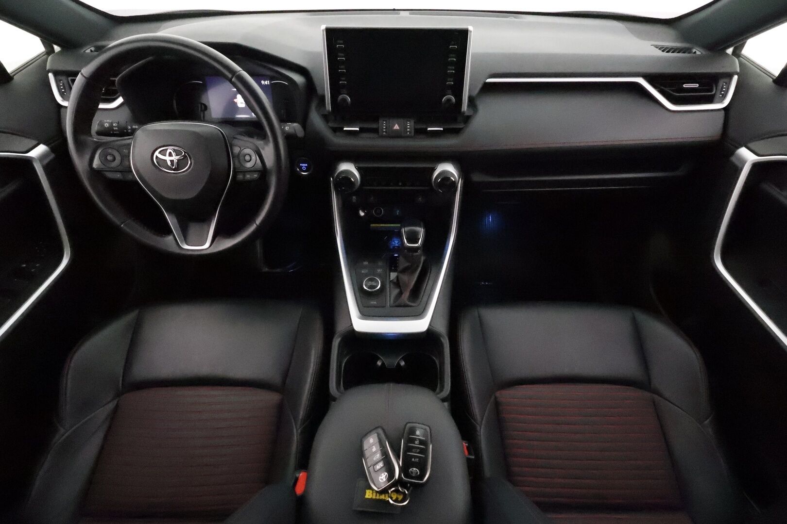 TOYOTA RAV4 PLUG-IN 2021 Hybrid 2,5 AWD-i Style *Acc / Sähköpenkki / Koukku / Kamera / Keyless / Sähköluukku / Puolinahat* - 3,99 % KORKOTARJOUS TÄHÄN AUTOON 31.8. ASTI! - Kahdet renkaat alumiinivanteilla / Alv-vähennyskelpoinen / Molemmat laturit