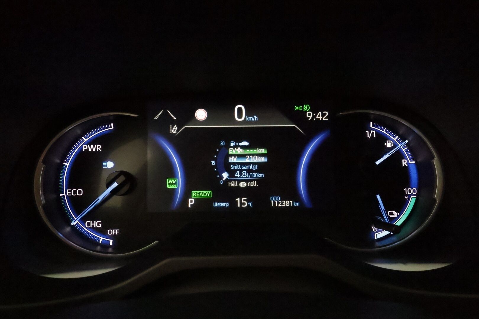 TOYOTA RAV4 PLUG-IN 2021 Hybrid 2,5 AWD-i Style *Acc / Sähköpenkki / Koukku / Kamera / Keyless / Sähköluukku / Puolinahat* - 3,99 % KORKOTARJOUS TÄHÄN AUTOON 31.8. ASTI! - Kahdet renkaat alumiinivanteilla / Alv-vähennyskelpoinen / Molemmat laturit