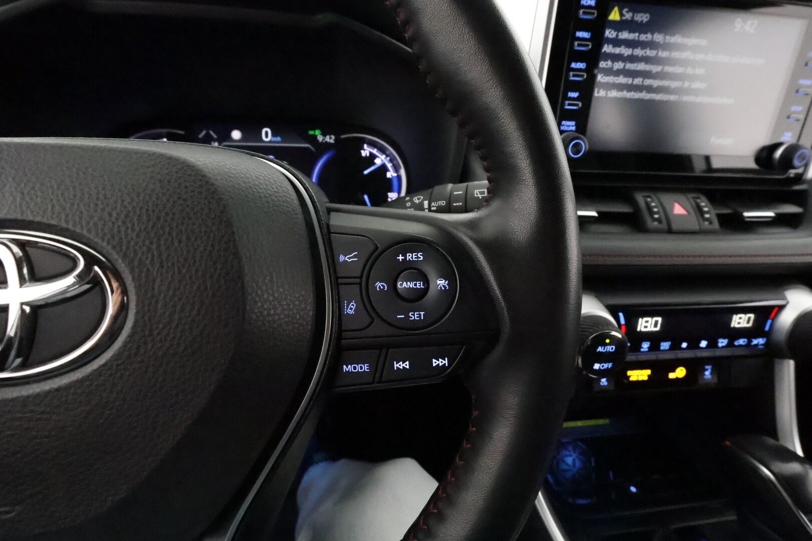 TOYOTA RAV4 PLUG-IN 2021 Hybrid 2,5 AWD-i Style *Acc / Sähköpenkki / Koukku / Kamera / Keyless / Sähköluukku / Puolinahat* - 3,99 % KORKOTARJOUS TÄHÄN AUTOON 31.8. ASTI! - Kahdet renkaat alumiinivanteilla / Alv-vähennyskelpoinen / Molemmat laturit