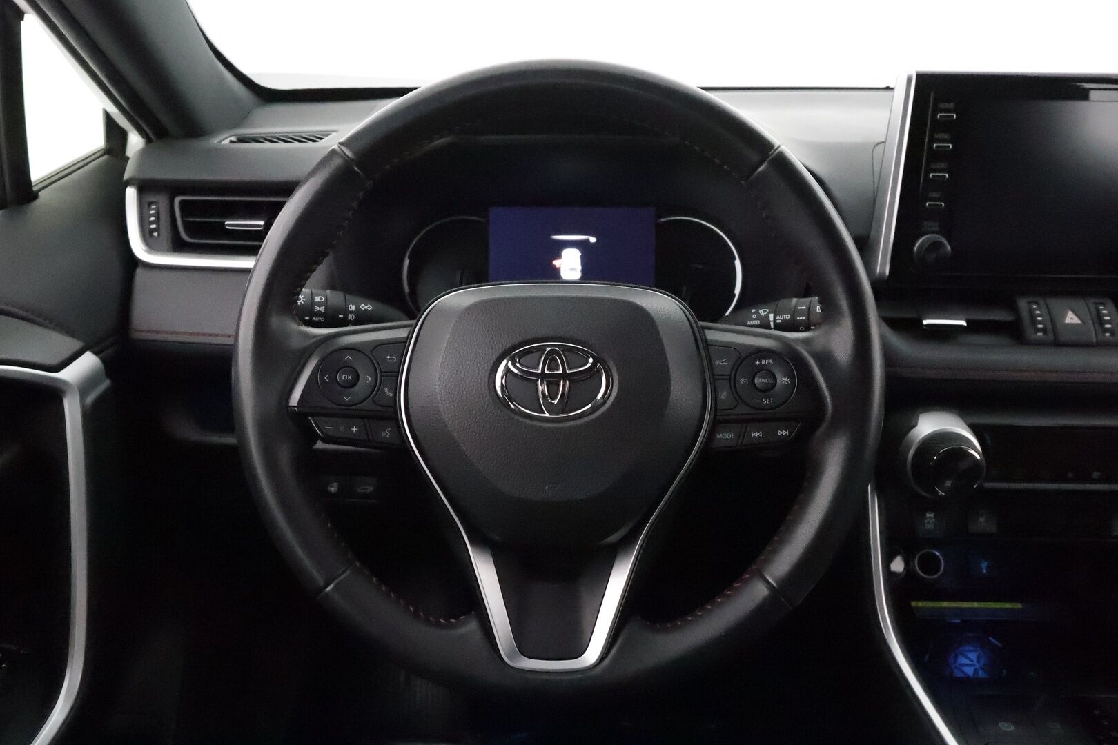 TOYOTA RAV4 PLUG-IN 2021 Hybrid 2,5 AWD-i Style *Acc / Sähköpenkki / Koukku / Kamera / Keyless / Sähköluukku / Puolinahat* - 3,99 % KORKOTARJOUS TÄHÄN AUTOON 31.8. ASTI! - Kahdet renkaat alumiinivanteilla / Alv-vähennyskelpoinen / Molemmat laturit