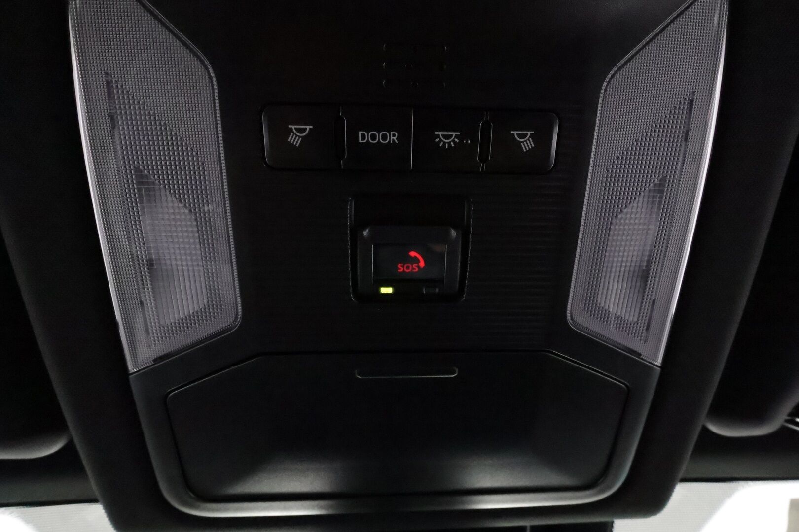 TOYOTA RAV4 PLUG-IN 2021 Hybrid 2,5 AWD-i Style *Acc / Sähköpenkki / Koukku / Kamera / Keyless / Sähköluukku / Puolinahat* - 3,99 % KORKOTARJOUS TÄHÄN AUTOON 31.8. ASTI! - Kahdet renkaat alumiinivanteilla / Alv-vähennyskelpoinen / Molemmat laturit