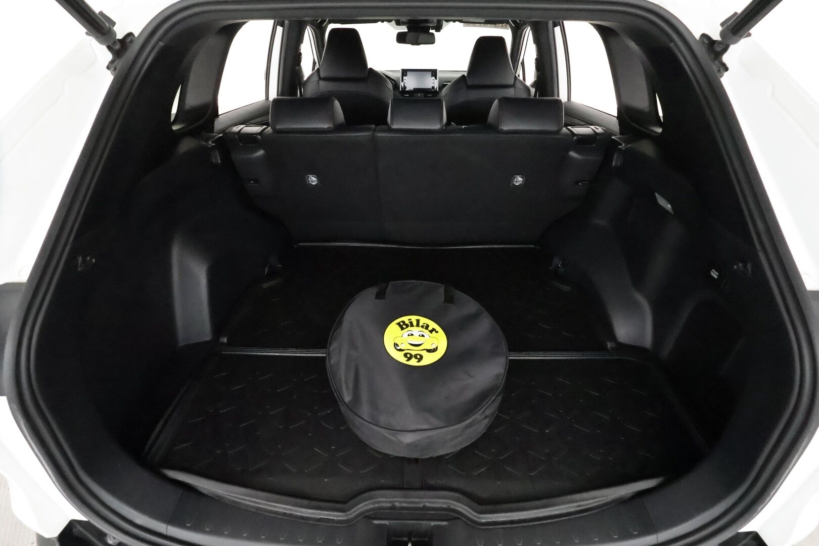 TOYOTA RAV4 PLUG-IN 2021 Hybrid 2,5 AWD-i Style *Acc / Sähköpenkki / Koukku / Kamera / Keyless / Sähköluukku / Puolinahat* - 3,99 % KORKOTARJOUS TÄHÄN AUTOON 31.8. ASTI! - Kahdet renkaat alumiinivanteilla / Alv-vähennyskelpoinen / Molemmat laturit