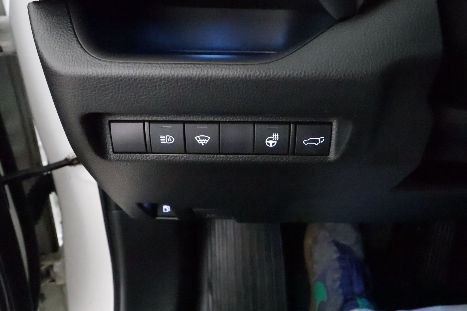 TOYOTA RAV4 PLUG-IN 2021 Hybrid 2,5 AWD-i Style *Acc / Sähköpenkki / Koukku / Kamera / Keyless / Sähköluukku / Puolinahat* - 3,99 % KORKOTARJOUS TÄHÄN AUTOON 31.8. ASTI! - Kahdet renkaat alumiinivanteilla / Alv-vähennyskelpoinen / Molemmat laturit