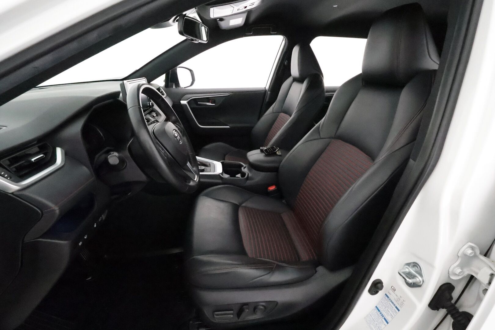 TOYOTA RAV4 PLUG-IN 2021 Hybrid 2,5 AWD-i Style *Acc / Sähköpenkki / Koukku / Kamera / Keyless / Sähköluukku / Puolinahat* - 3,99 % KORKOTARJOUS TÄHÄN AUTOON 31.8. ASTI! - Kahdet renkaat alumiinivanteilla / Alv-vähennyskelpoinen / Molemmat laturit