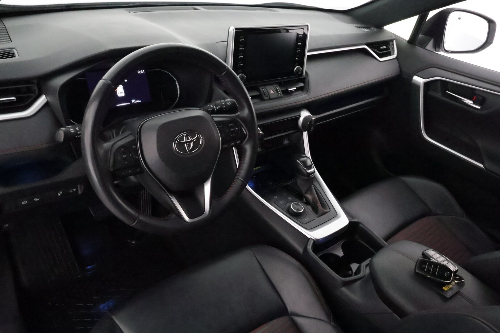 TOYOTA RAV4 PLUG-IN 2021 Hybrid 2,5 AWD-i Style *Acc / Sähköpenkki / Koukku / Kamera / Keyless / Sähköluukku / Puolinahat* - 3,99 % KORKOTARJOUS TÄHÄN AUTOON 31.8. ASTI! - Kahdet renkaat alumiinivanteilla / Alv-vähennyskelpoinen / Molemmat laturit