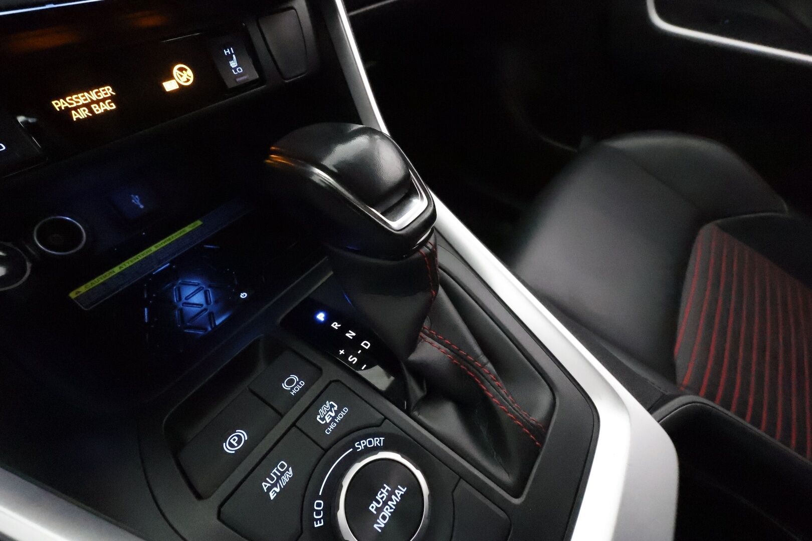 TOYOTA RAV4 PLUG-IN 2021 Hybrid 2,5 AWD-i Style *Acc / Sähköpenkki / Koukku / Kamera / Keyless / Sähköluukku / Puolinahat* - 3,99 % KORKOTARJOUS TÄHÄN AUTOON 31.8. ASTI! - Kahdet renkaat alumiinivanteilla / Alv-vähennyskelpoinen / Molemmat laturit