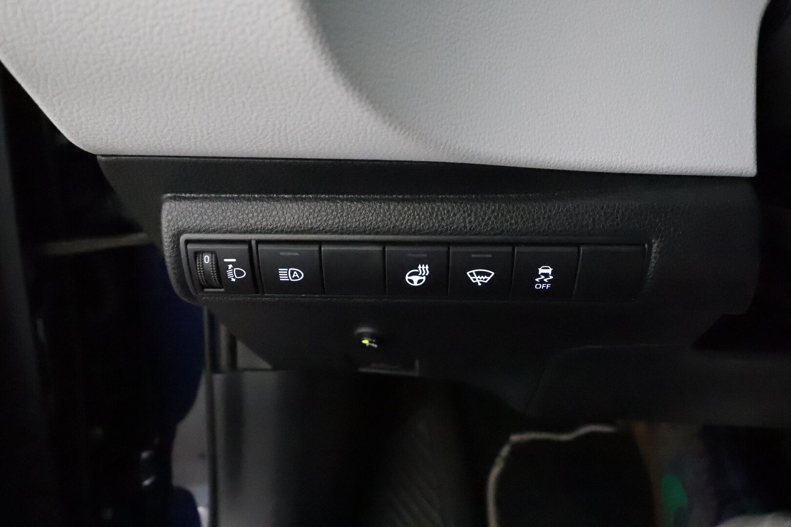 TOYOTA COROLLA 2022 2.0 TS Hybrid Business Edition **Adapt.vakkari / Koukku / P.kamera / Navi / Ratinlämmitin / LED** - Merkkihuollettu / Kahdet renkaat aluvanteilla 