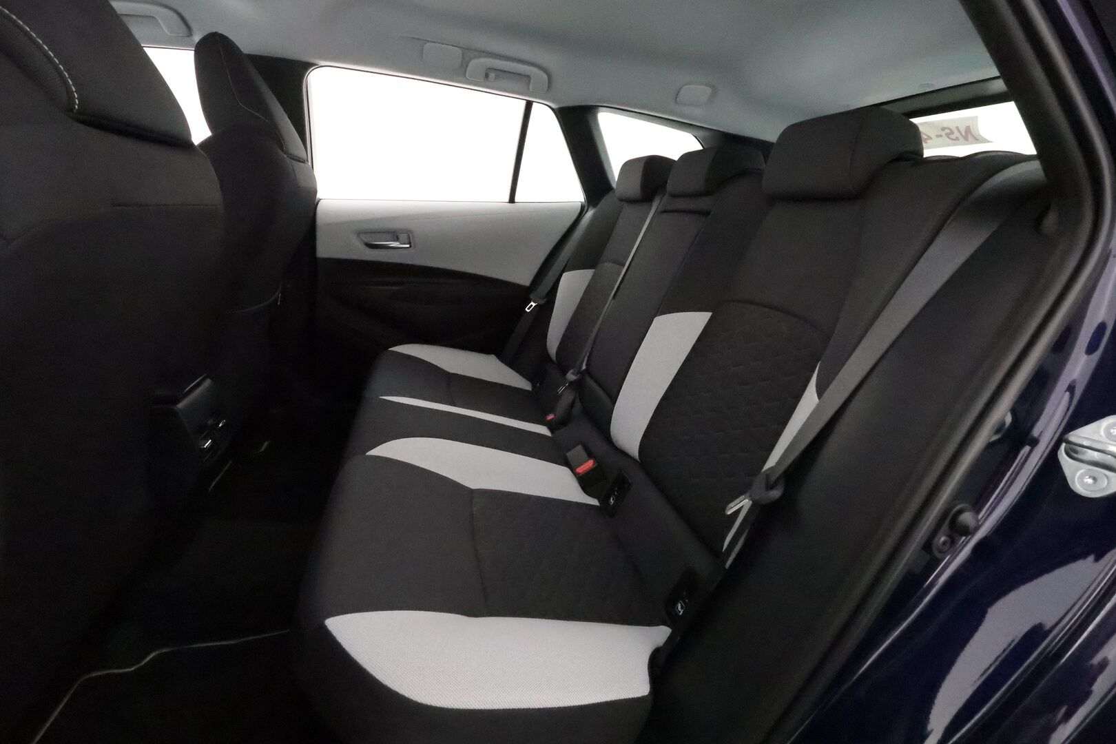 TOYOTA COROLLA 2022 2.0 TS Hybrid Business Edition **Adapt.vakkari / Koukku / P.kamera / Navi / Ratinlämmitin / LED** - Merkkihuollettu / Kahdet renkaat aluvanteilla 