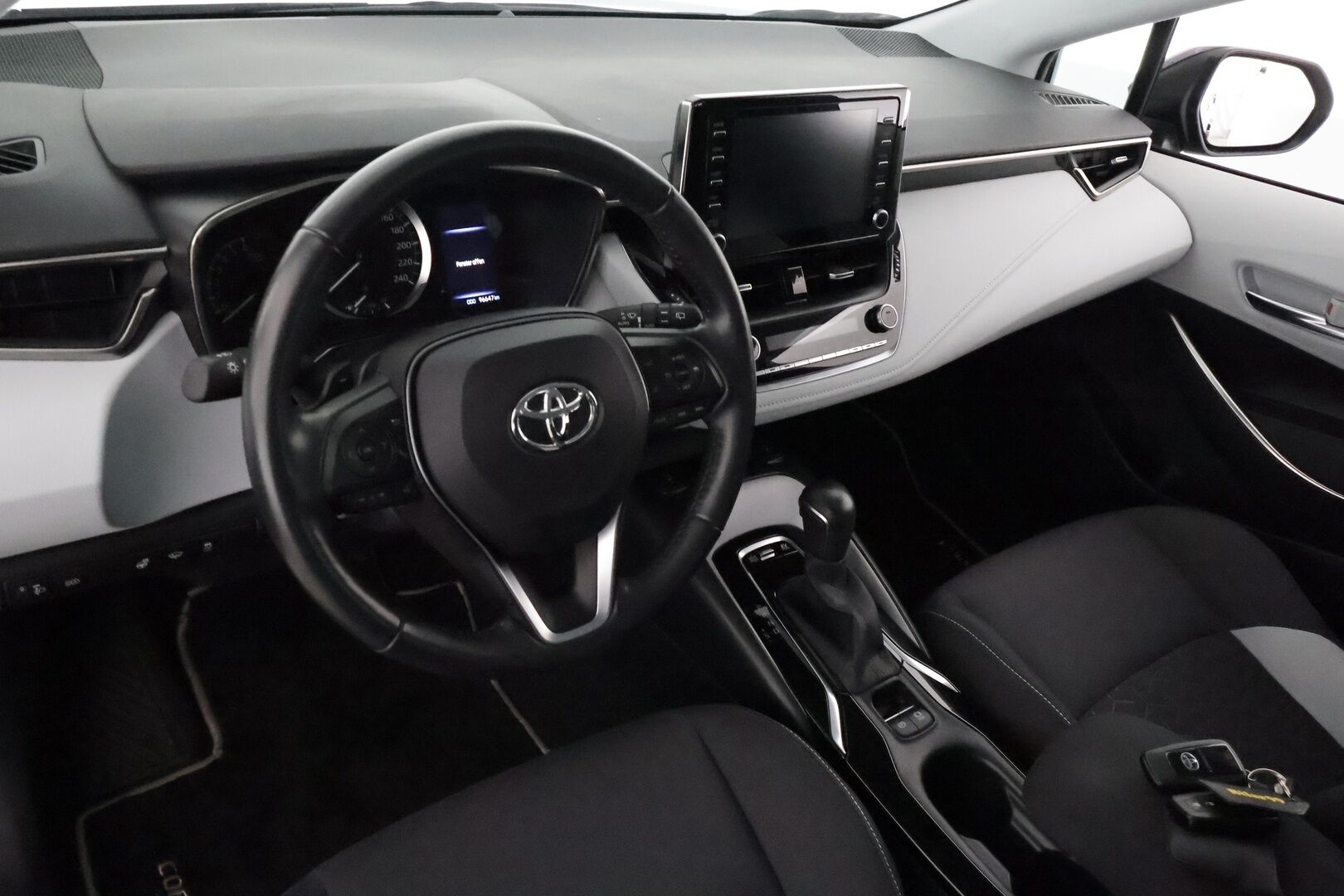 TOYOTA COROLLA 2022 2.0 TS Hybrid Business Edition **Adapt.vakkari / Koukku / P.kamera / Navi / Ratinlämmitin / LED** - Merkkihuollettu / Kahdet renkaat aluvanteilla 