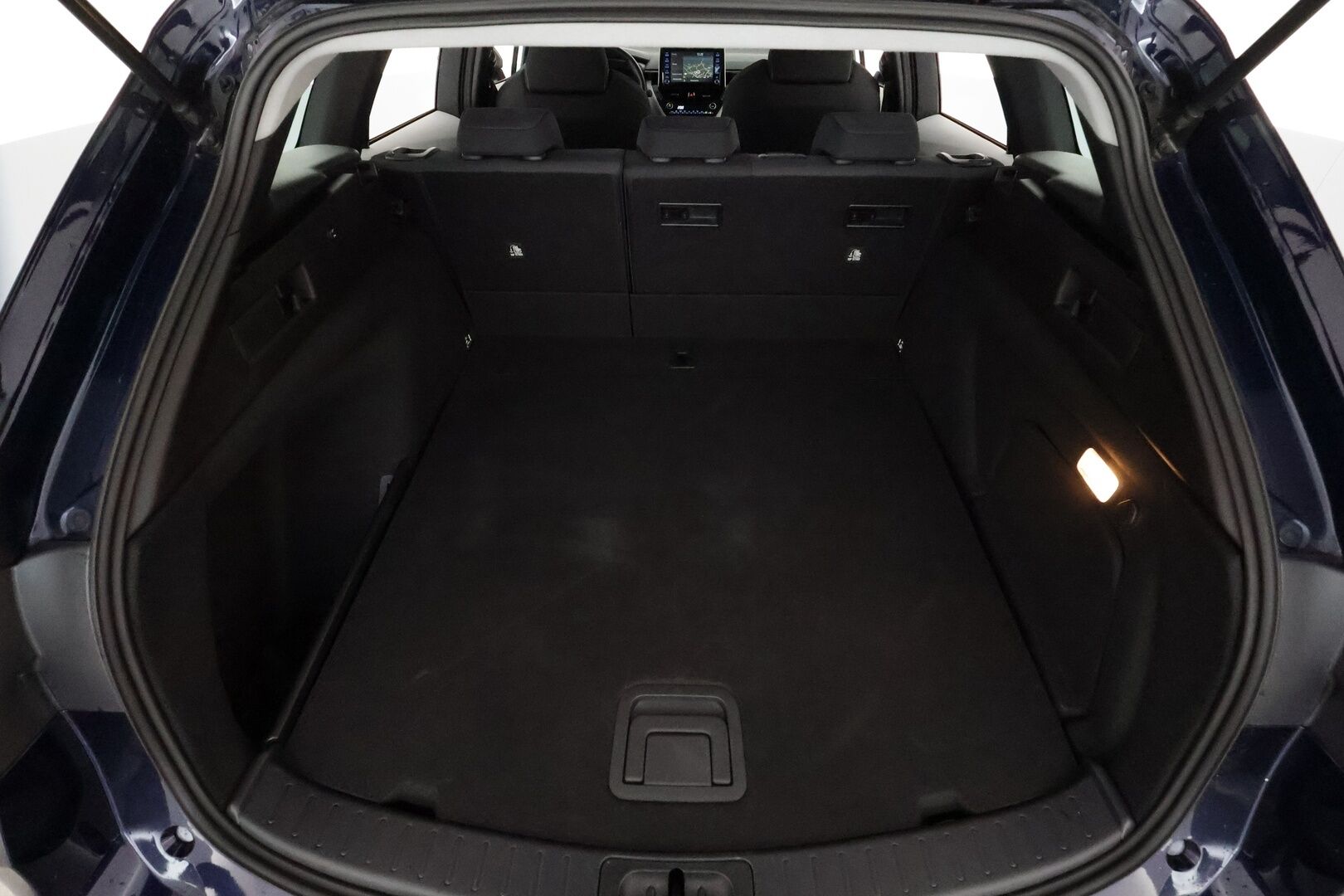 TOYOTA COROLLA 2022 2.0 TS Hybrid Business Edition **Adapt.vakkari / Koukku / P.kamera / Navi / Ratinlämmitin / LED** - Merkkihuollettu / Kahdet renkaat aluvanteilla 