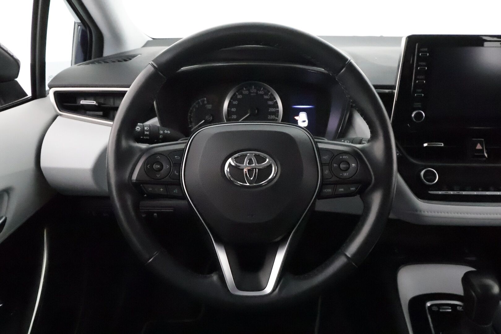 TOYOTA COROLLA 2022 2.0 TS Hybrid Business Edition **Adapt.vakkari / Koukku / P.kamera / Navi / Ratinlämmitin / LED** - Merkkihuollettu / Kahdet renkaat aluvanteilla 