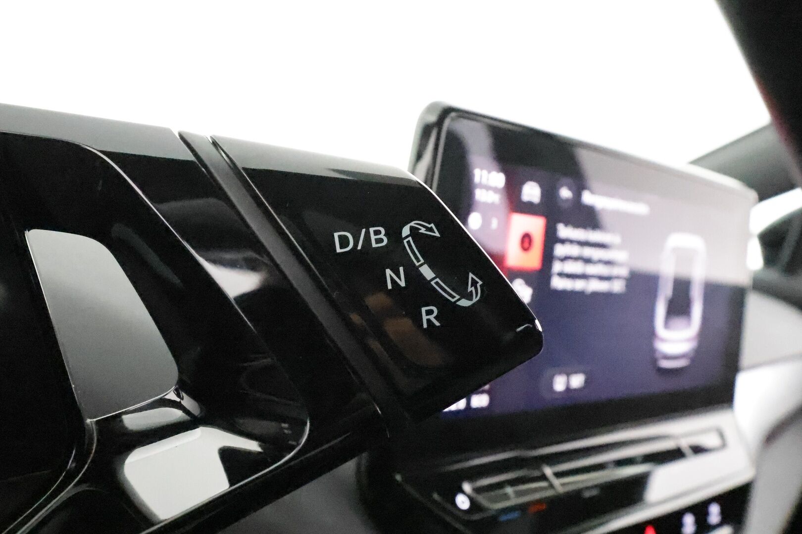 VOLKSWAGEN ID.4 2021 150kW Pro Performance **Lämpöpumppu / Koukku / Adapt.Vakkari / LED-valot / P.kamera / Navi / Kaistavahti** - Akku kuntotarkastettu! / Kahdet Renkaat
