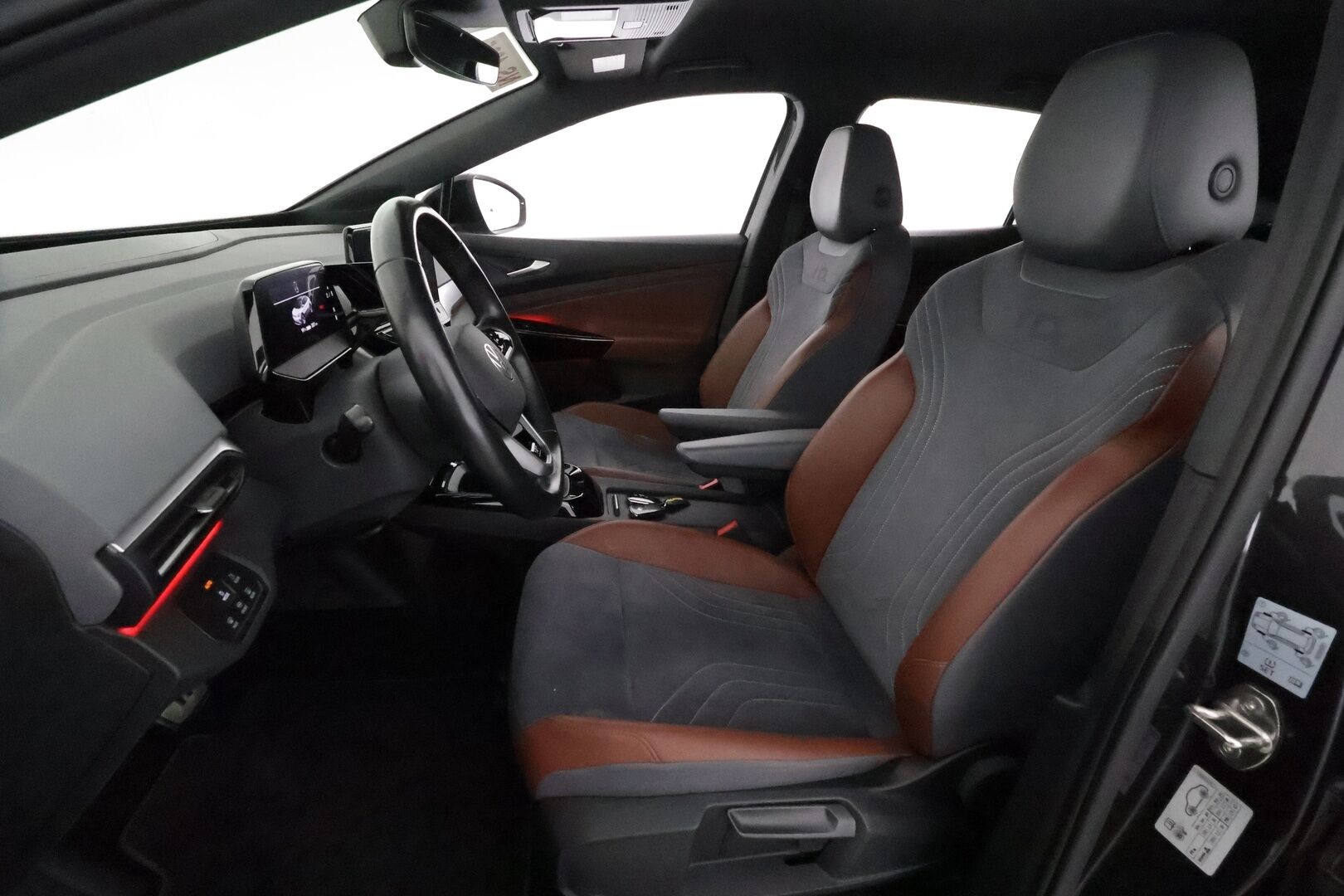 VOLKSWAGEN ID.4 2021 150kW Pro Performance **Lämpöpumppu / Koukku / Adapt.Vakkari / LED-valot / P.kamera / Navi / Kaistavahti** - Akku kuntotarkastettu! / Kahdet Renkaat