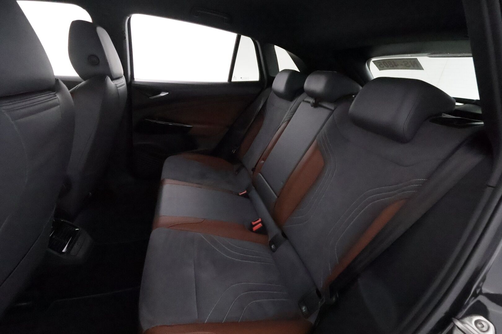 VOLKSWAGEN ID.4 2021 150kW Pro Performance **Lämpöpumppu / Koukku / Adapt.Vakkari / LED-valot / P.kamera / Navi / Kaistavahti** - Akku kuntotarkastettu! / Kahdet Renkaat