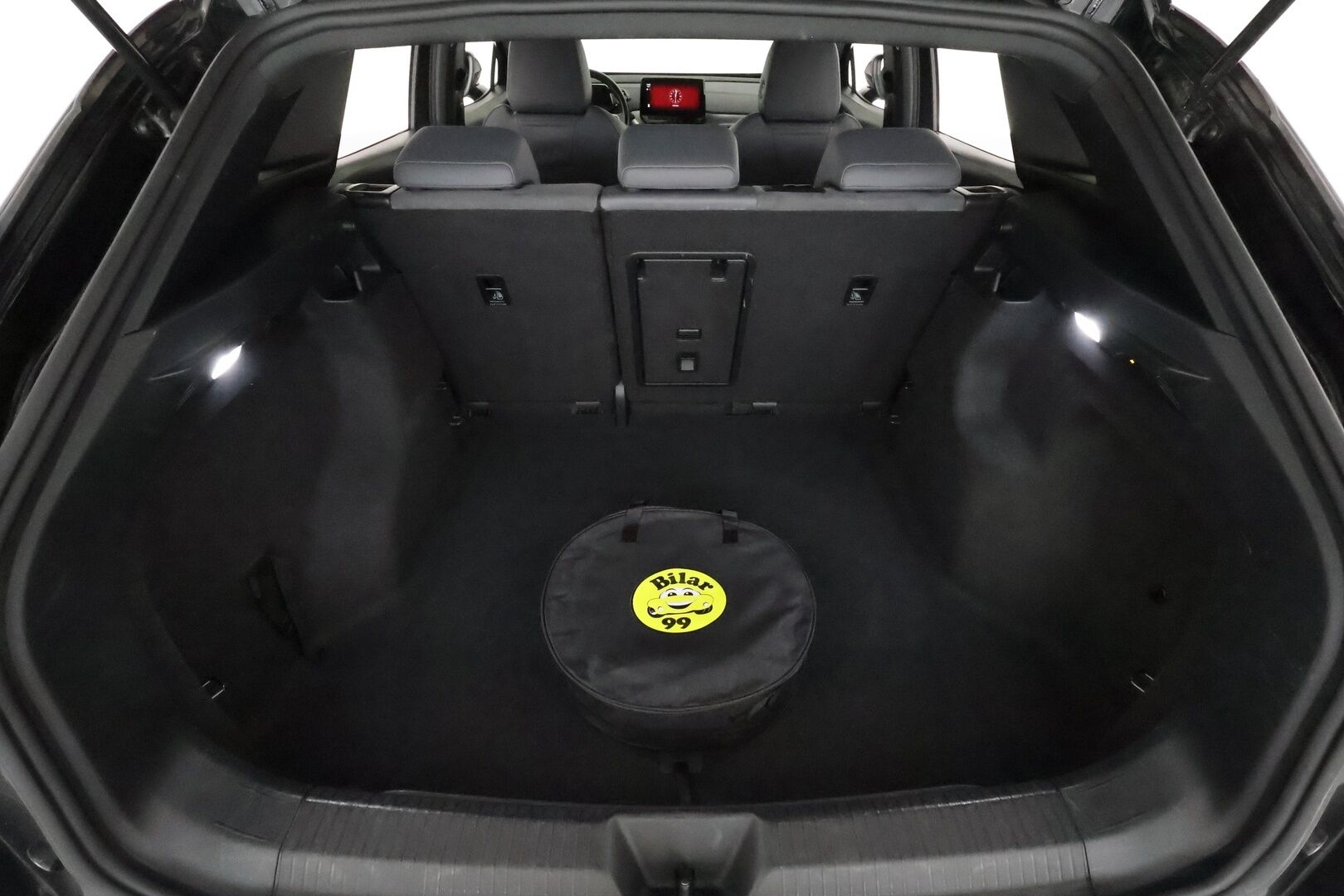 VOLKSWAGEN ID.4 2021 150kW Pro Performance **Lämpöpumppu / Koukku / Adapt.Vakkari / LED-valot / P.kamera / Navi / Kaistavahti** - Akku kuntotarkastettu! / Kahdet Renkaat