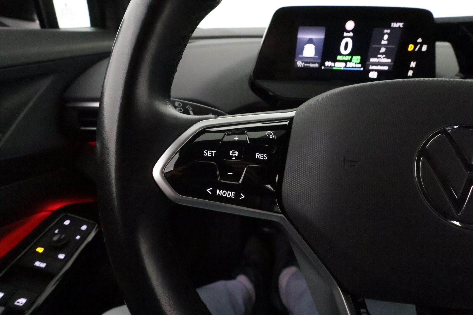 VOLKSWAGEN ID.4 2021 150kW Pro Performance **Lämpöpumppu / Koukku / Adapt.Vakkari / LED-valot / P.kamera / Navi / Kaistavahti** - Akku kuntotarkastettu! / Kahdet Renkaat