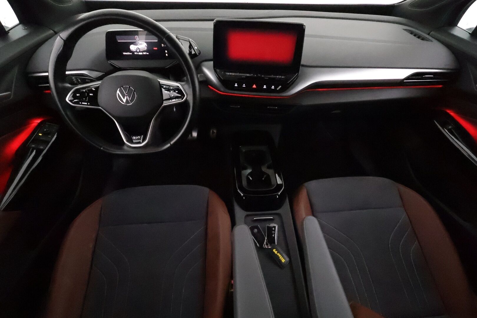 VOLKSWAGEN ID.4 2021 150kW Pro Performance **Lämpöpumppu / Koukku / Adapt.Vakkari / LED-valot / P.kamera / Navi / Kaistavahti** - Akku kuntotarkastettu! / Kahdet Renkaat