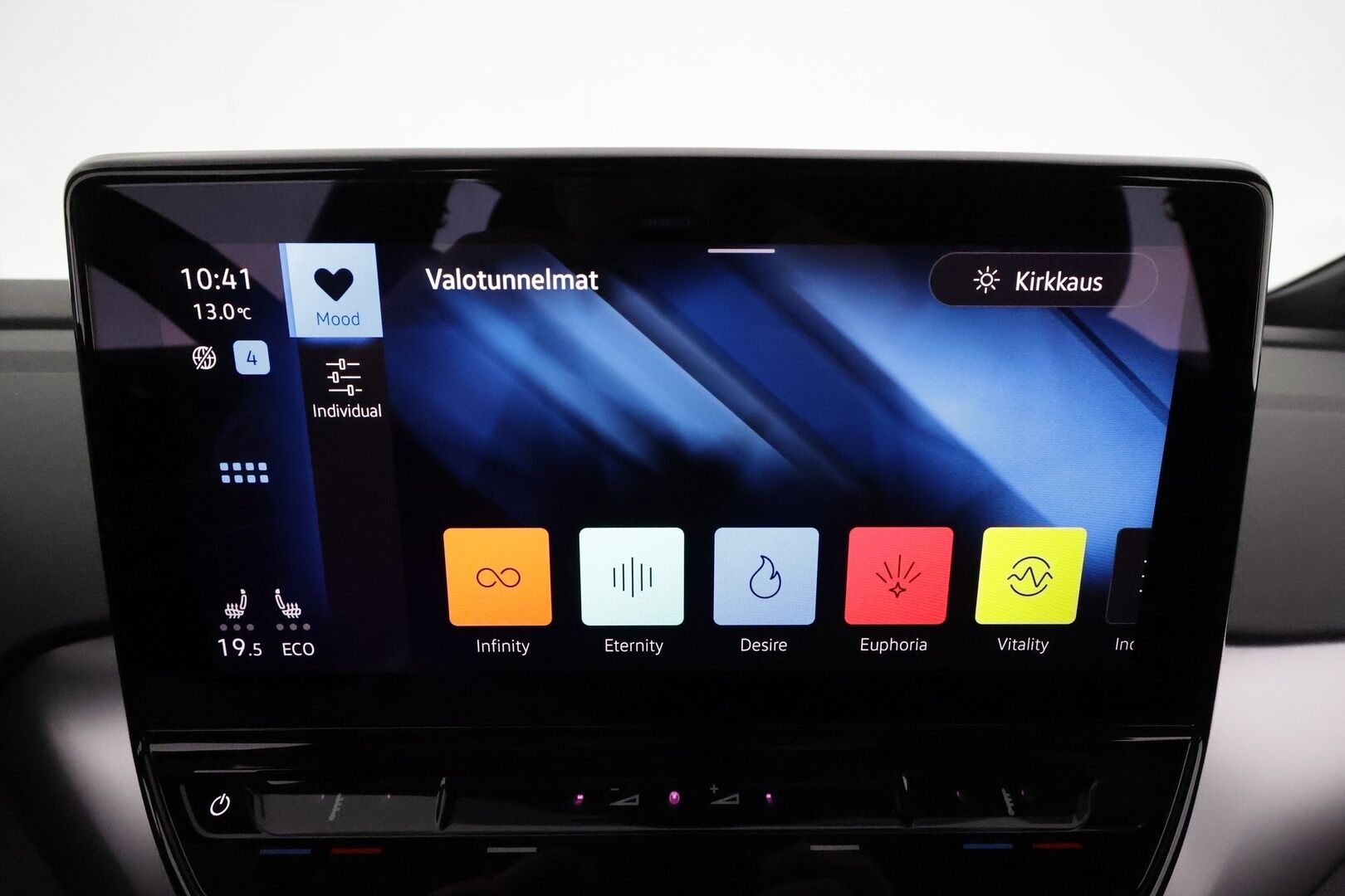 VOLKSWAGEN ID.4 2021 Pro Performance 150kW 1st **Lämpöpumppu / Koukku / Adapt.Vakkari / LED-valot / P.kamera / Navi / Kaistavahti** - Kahdet Renkaat 