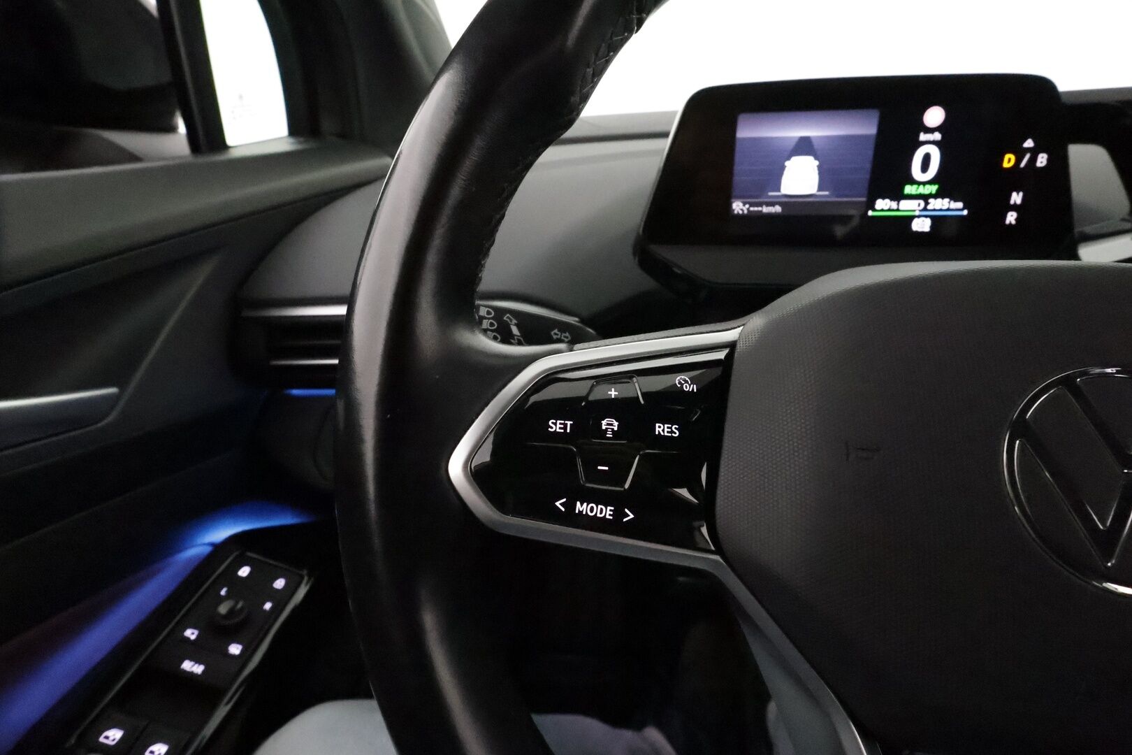 VOLKSWAGEN ID.4 2021 Pro Performance 150kW 1st **Lämpöpumppu / Koukku / Adapt.Vakkari / LED-valot / P.kamera / Navi / Kaistavahti** - Kahdet Renkaat 