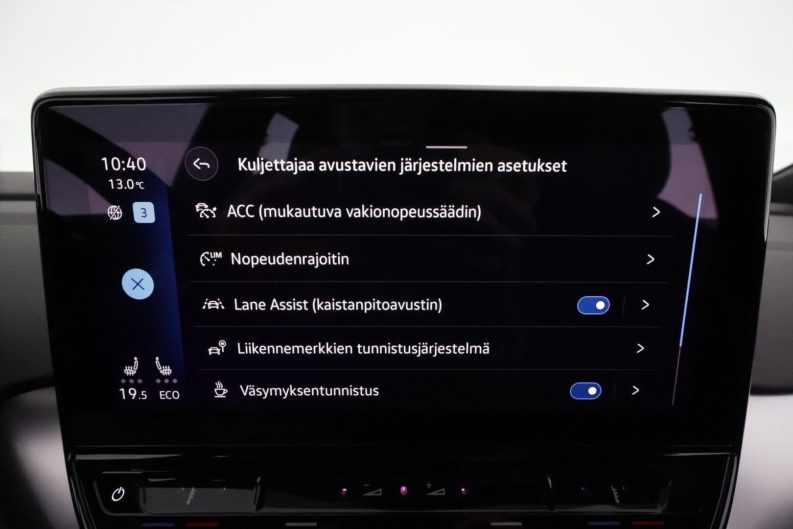 VOLKSWAGEN ID.4 2021 Pro Performance 150kW 1st **Lämpöpumppu / Koukku / Adapt.Vakkari / LED-valot / P.kamera / Navi / Kaistavahti** - Kahdet Renkaat 