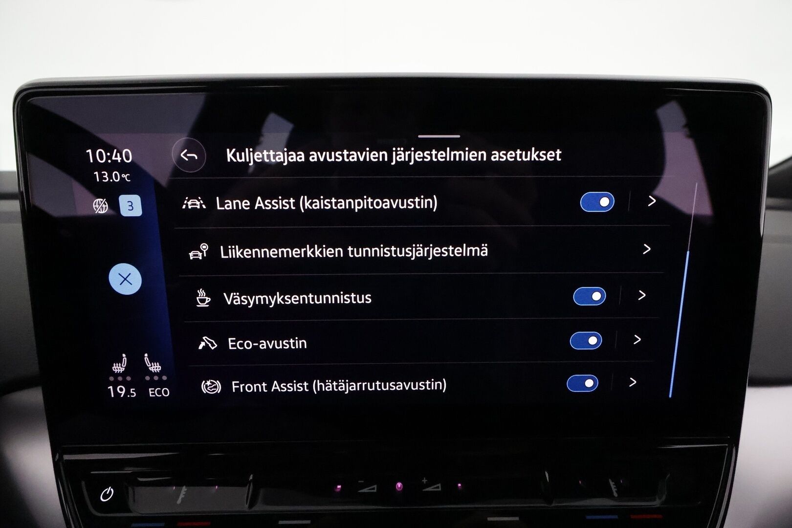 VOLKSWAGEN ID.4 2021 Pro Performance 150kW 1st **Lämpöpumppu / Koukku / Adapt.Vakkari / LED-valot / P.kamera / Navi / Kaistavahti** - Kahdet Renkaat 